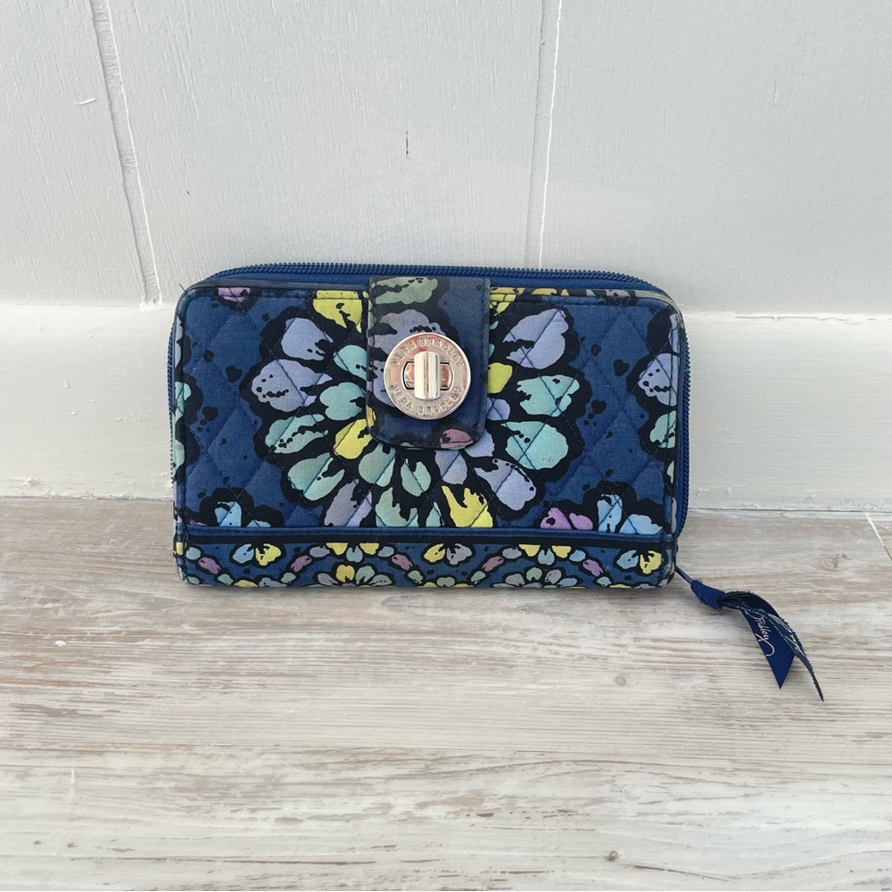 Vera Bradley wallet in color indigo pop